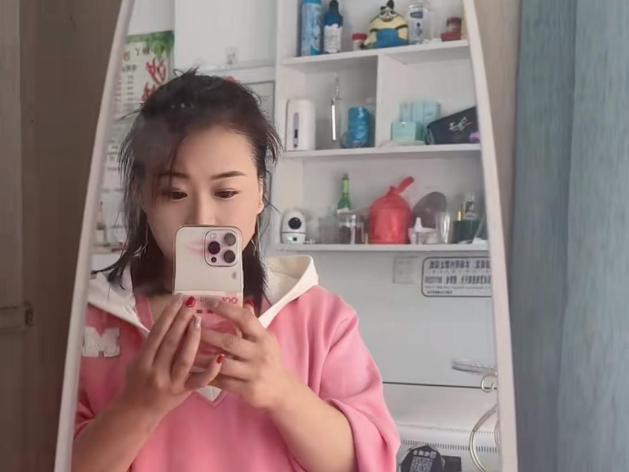 美丽去世！疑抽脂导致儿子抱遗照太无助米乐m6登录入口曝33岁盐城网红刘大(图7)