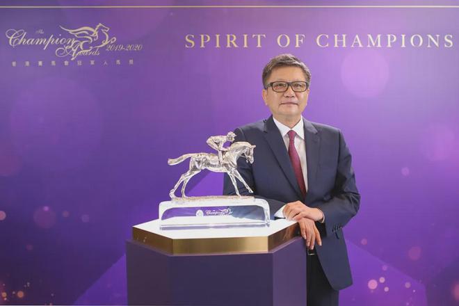 眼罩夺魁家族曾养香港马王米乐m6网站王经纬赛驹戴(图4)